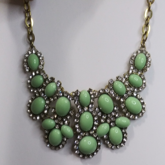 Jewelry - Mid length statement necklace